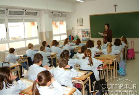 Unos 180.000 alumnos extremeños comienzan hoy las clases 